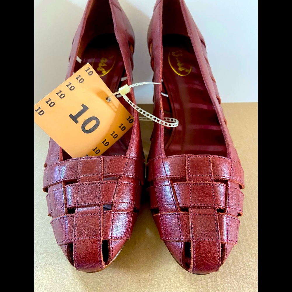 BNWOT Women’s Bass Leather Shoes - SIZE 10M